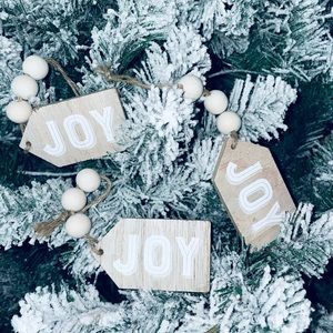 Farmhouse Christmas decor